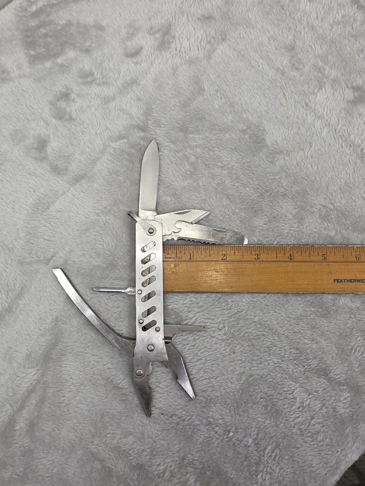 Pocket multitool with pliers