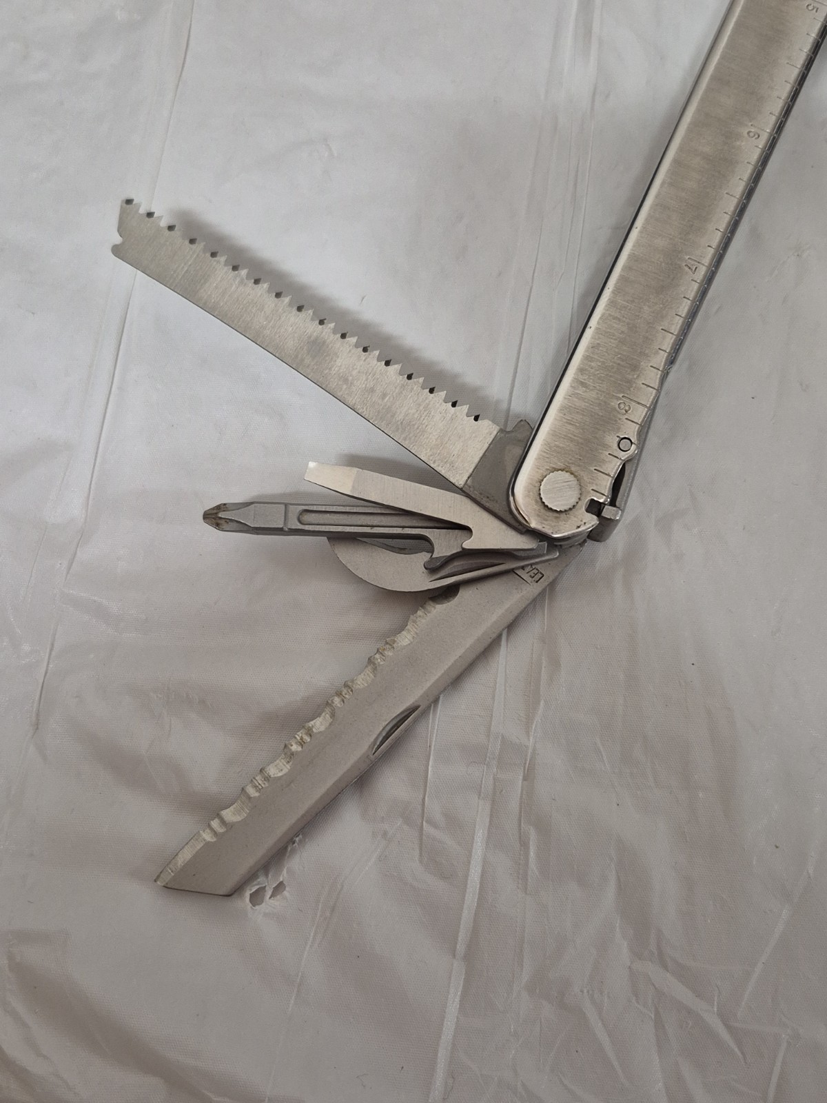 Leatherman Core Multi-Tool Stainless Steel Knife Pliers J11