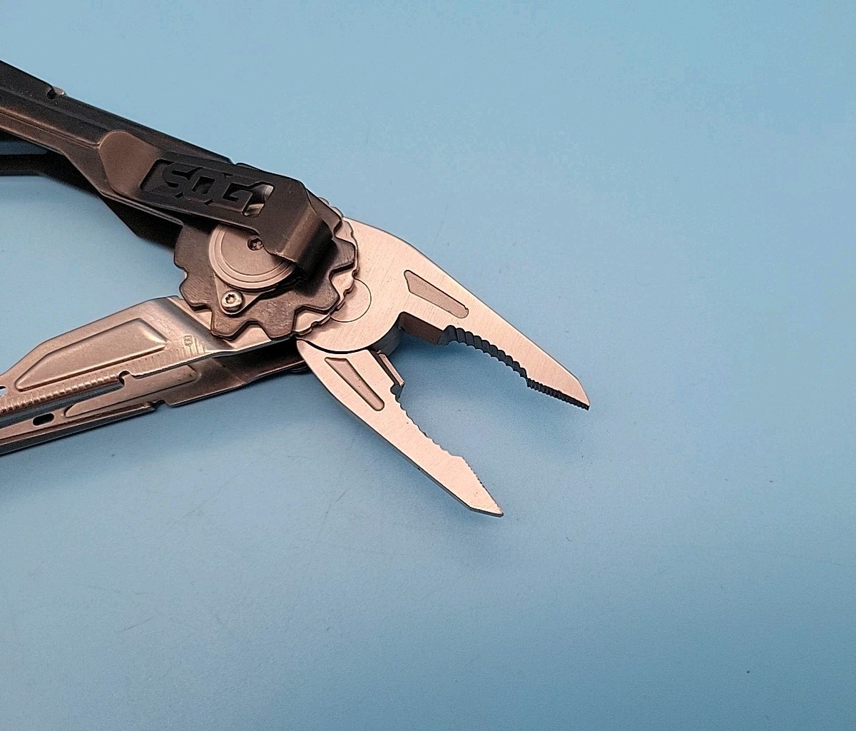 SOG Switchplier 2.0 Multi-Tool – 12-in-1 Multi-Tool w/ One-Hand Plier Deploy