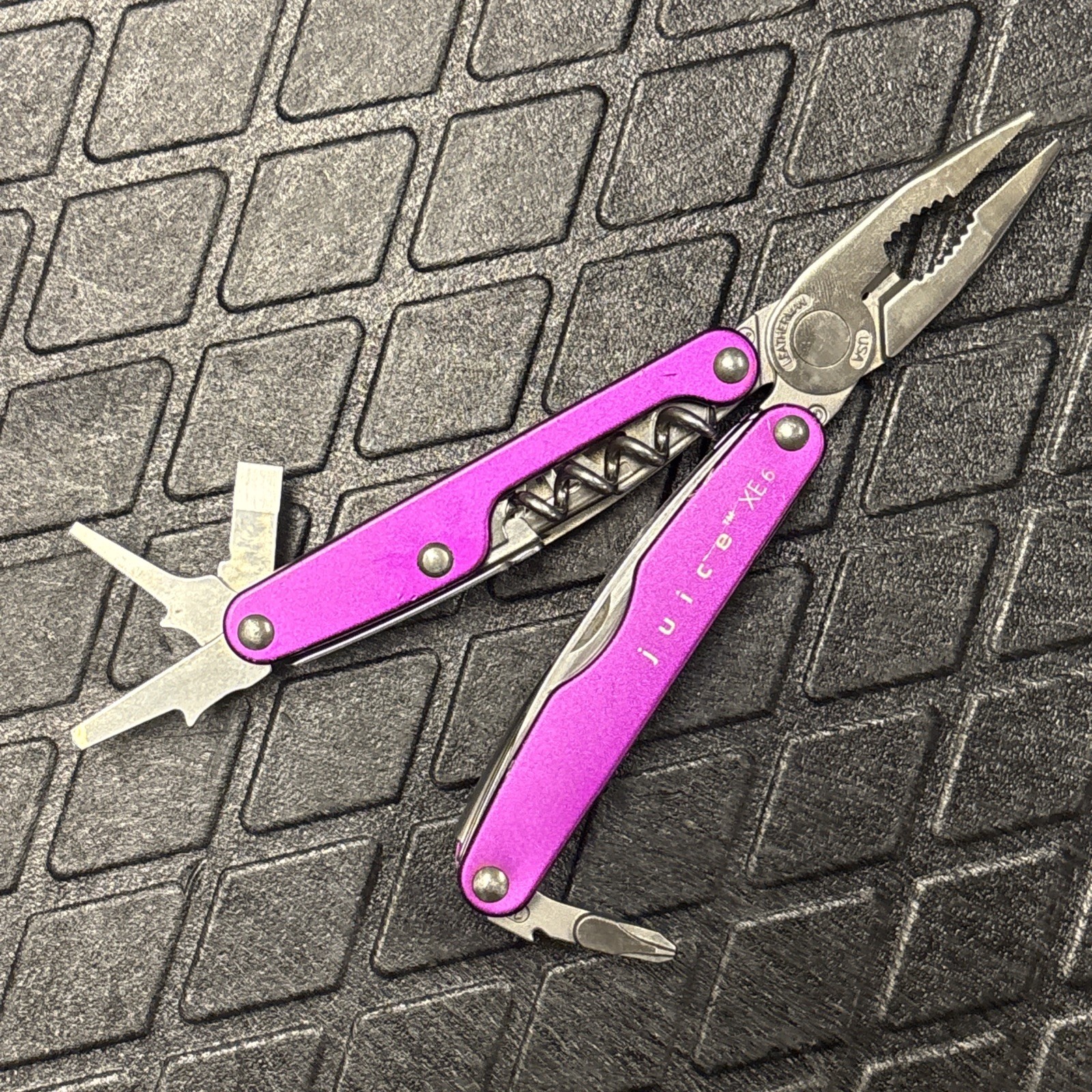 RARE Retired Leatherman Juice XE6 Thunder Purple