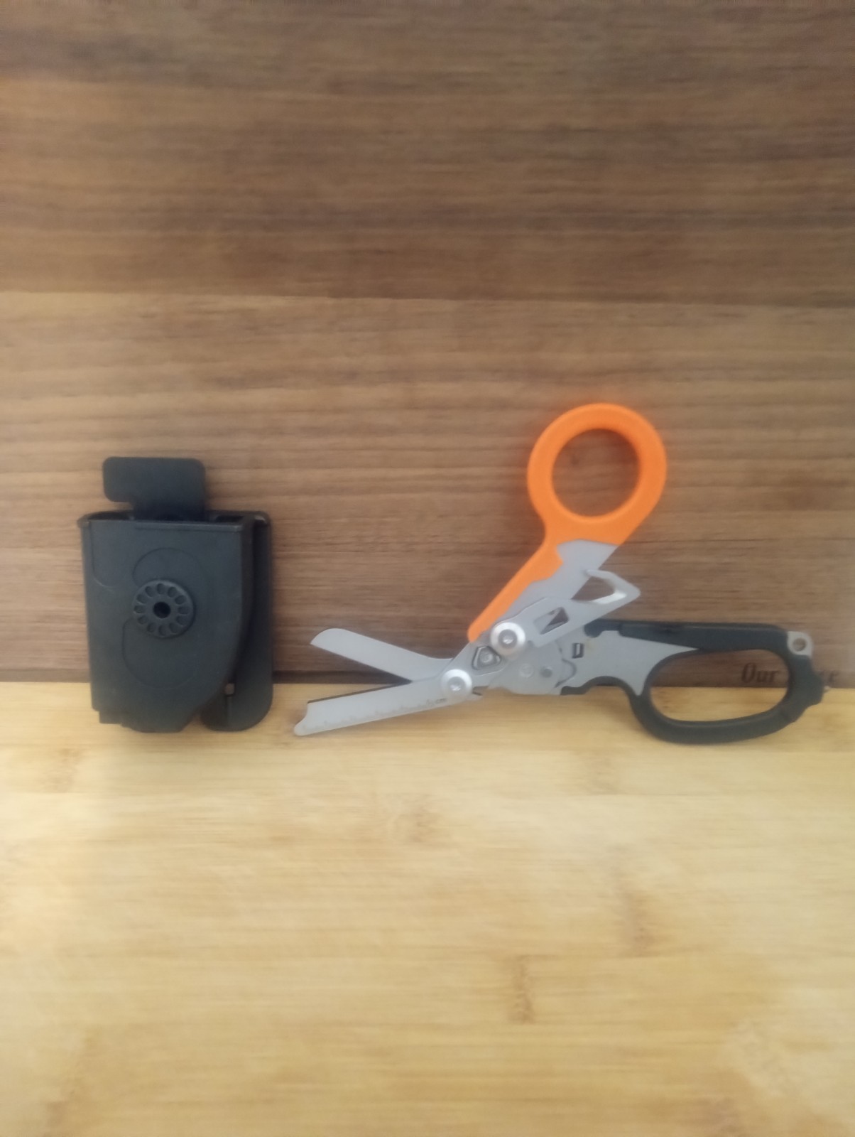 6 In 1 Trauma Shears Multi Tool Compared To Raptor Black And Orange/ Carry Case