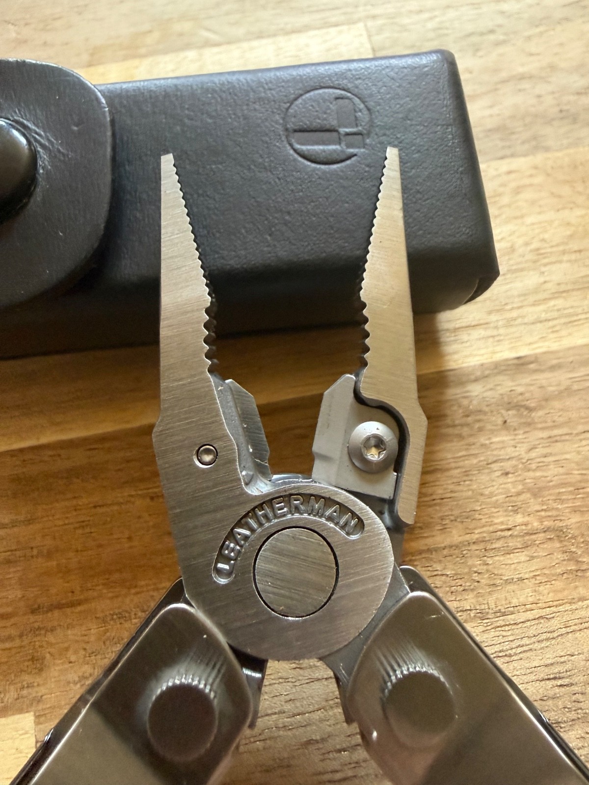 leatherman rebar multi-tool with leather case