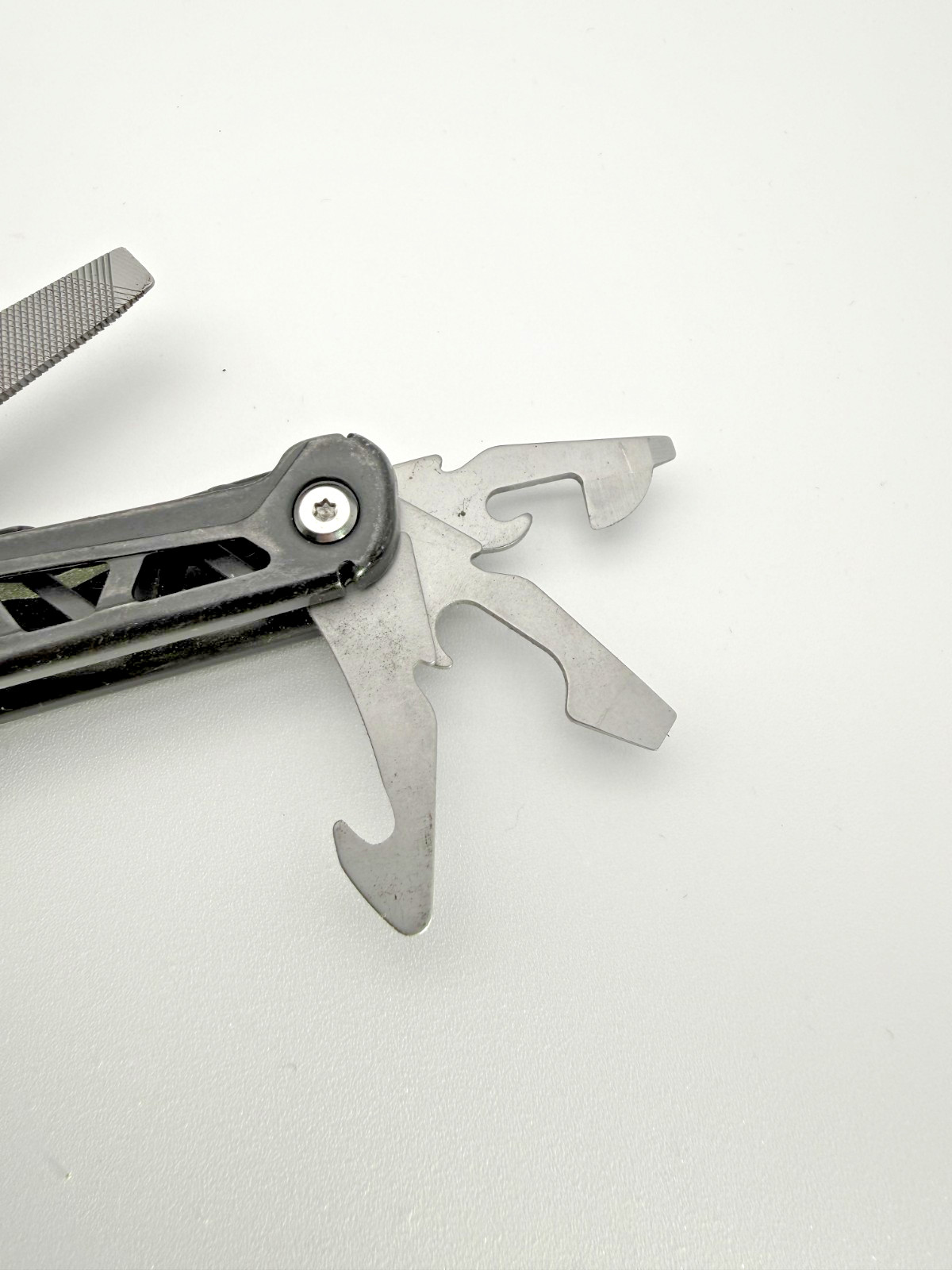 TECH Multi Tool Pliers Knife Saw File Screwdrivers Bottle Opener EDC