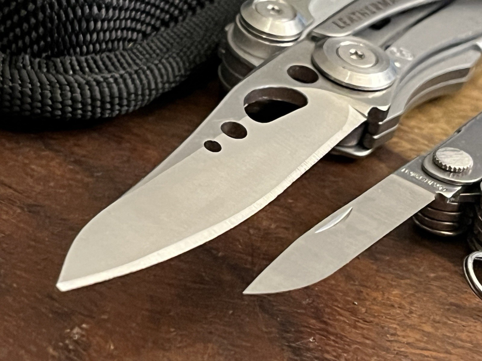 Leatherman Skeletool & MICRA MultiTools SUPER NICE! w/New Sheath