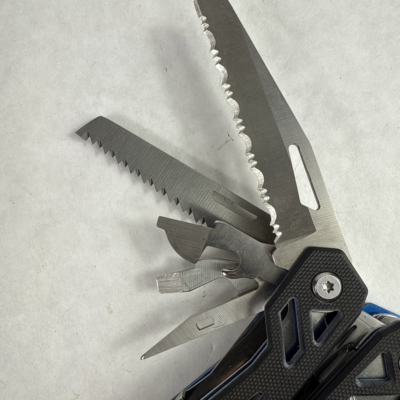 Mossy Oak Multitool Multi Tool Pocket Knife Screwdriver Plier Saw w/ Case Sheath