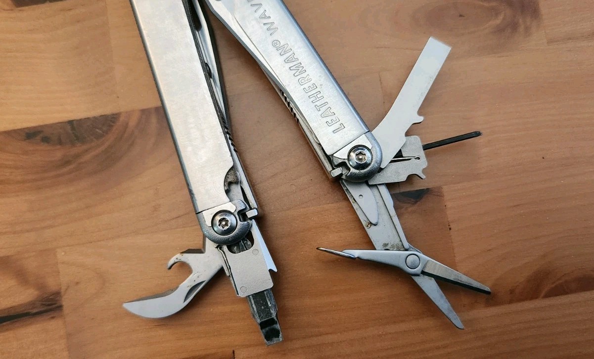 Leatherman Wave Multi-Tool Pliers Pocket Knife w/ Sheath – Great Condition – U13
