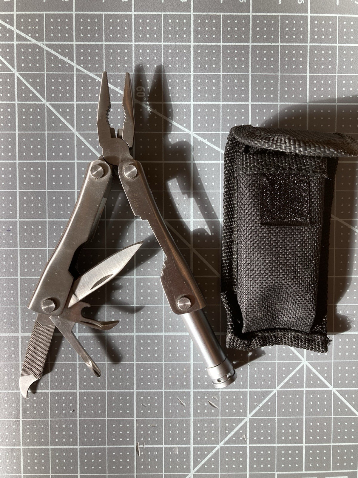 Multitool Pliers – Flashlight, Knife, Can Opener, Screwdriver, File – With Case