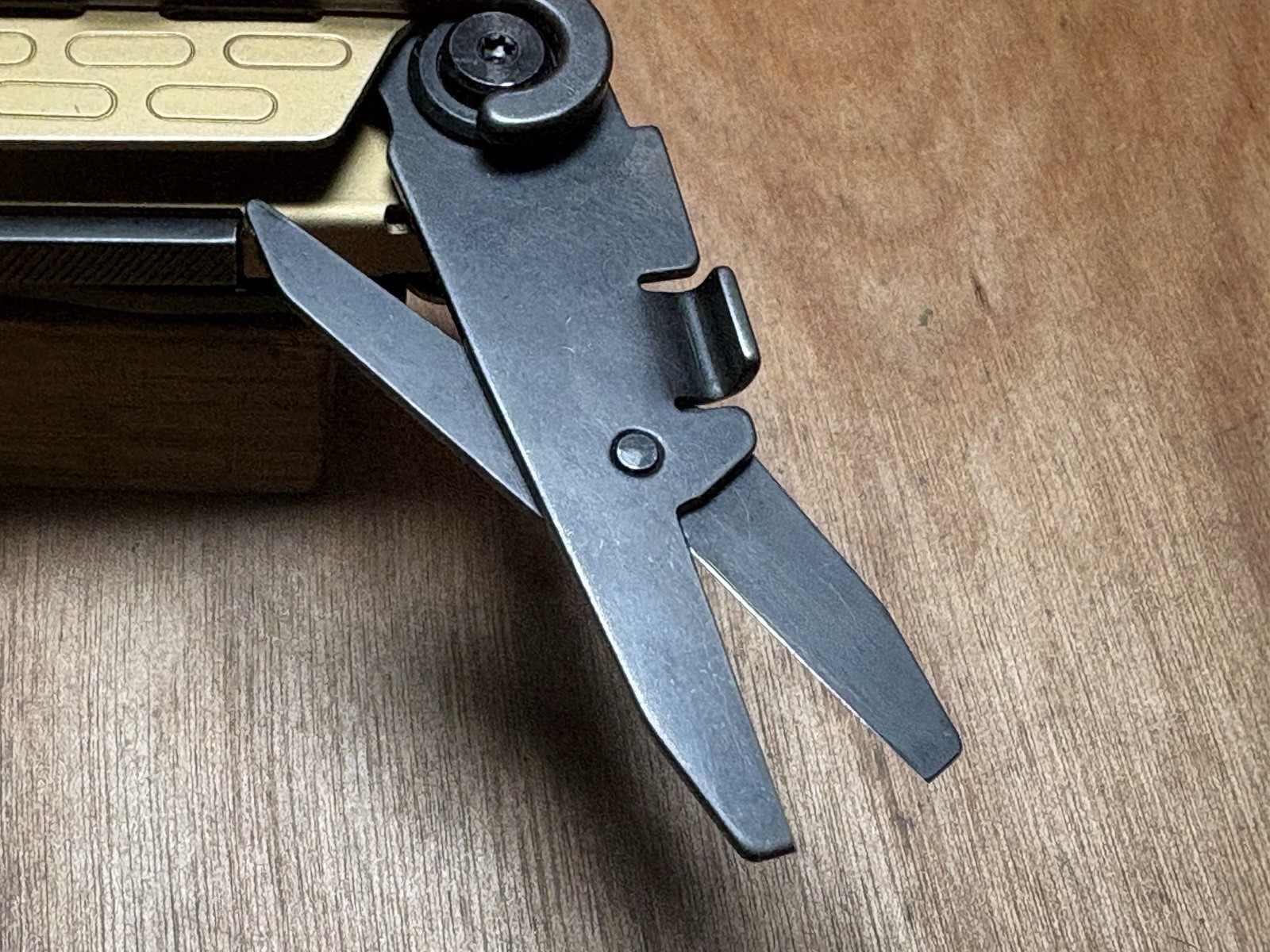 Gerber STAKE OUT Camp Tool 2.5″ Bronze Plain Blade Carabiner 11 Tools EXCELLENT!