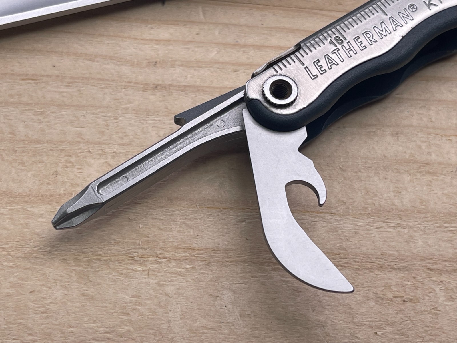 Leatherman Kick Multi-tool Knife with Nylon Sheath 10/09