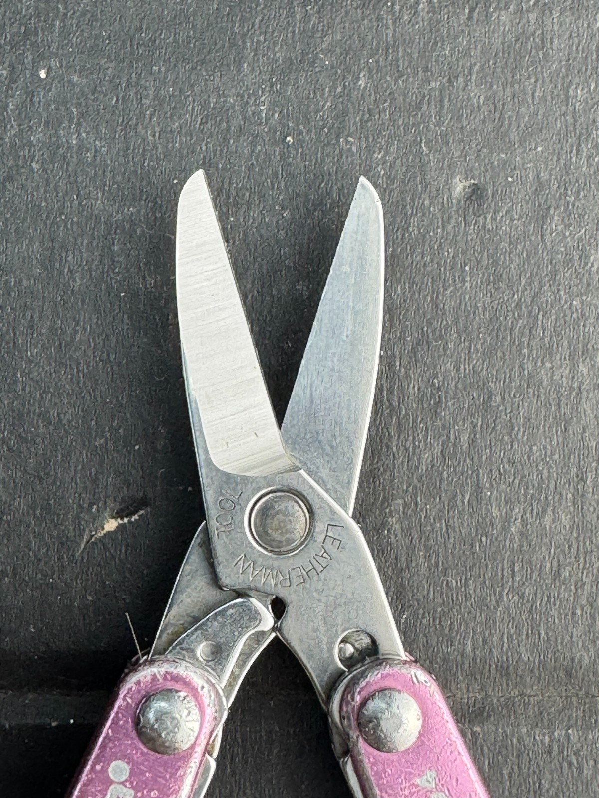Leatherman Squirt S4 Stainless Steel Multitool Keychain – Various Colors