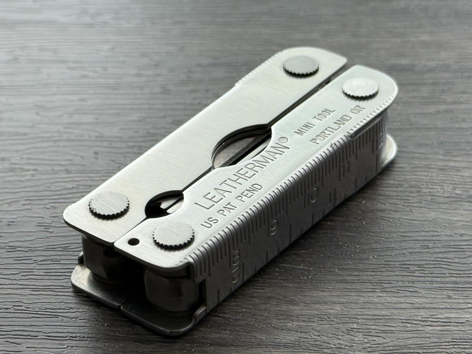 Leatherman MINI TOOL multitool. US PAT PEND w/Pliers Precision Alignment Hole!