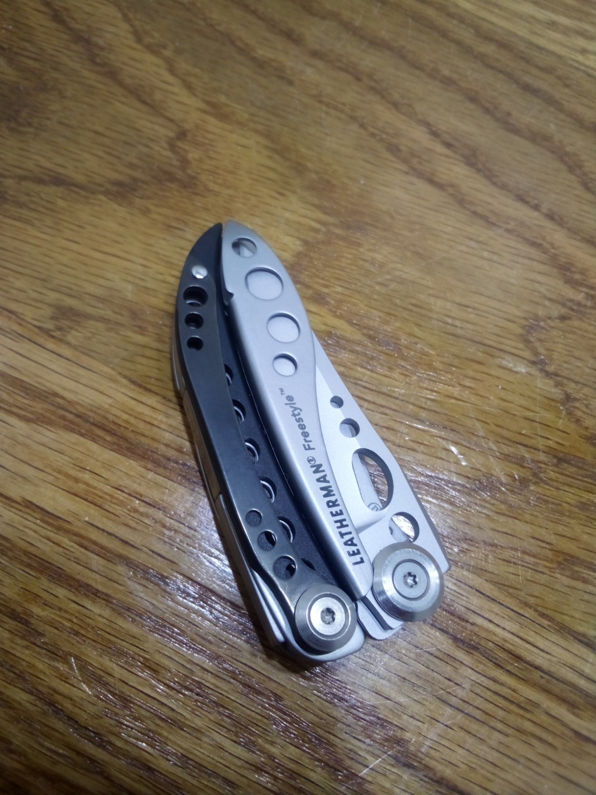 leatherman multi tool Freestyle Many Tools