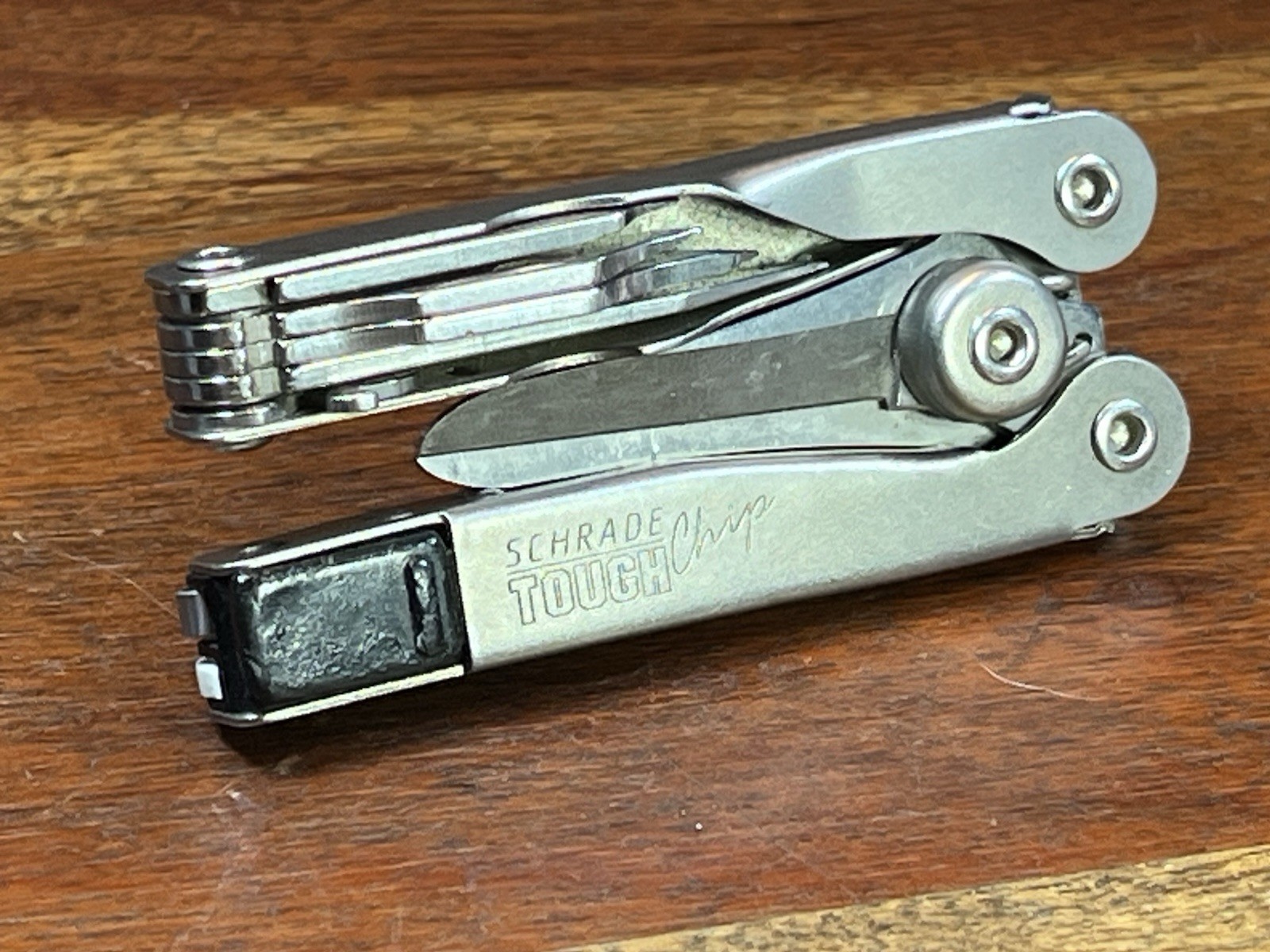 Schrade Black USA ST2 Multi-tool Tough Chip Compact / Mini Tool