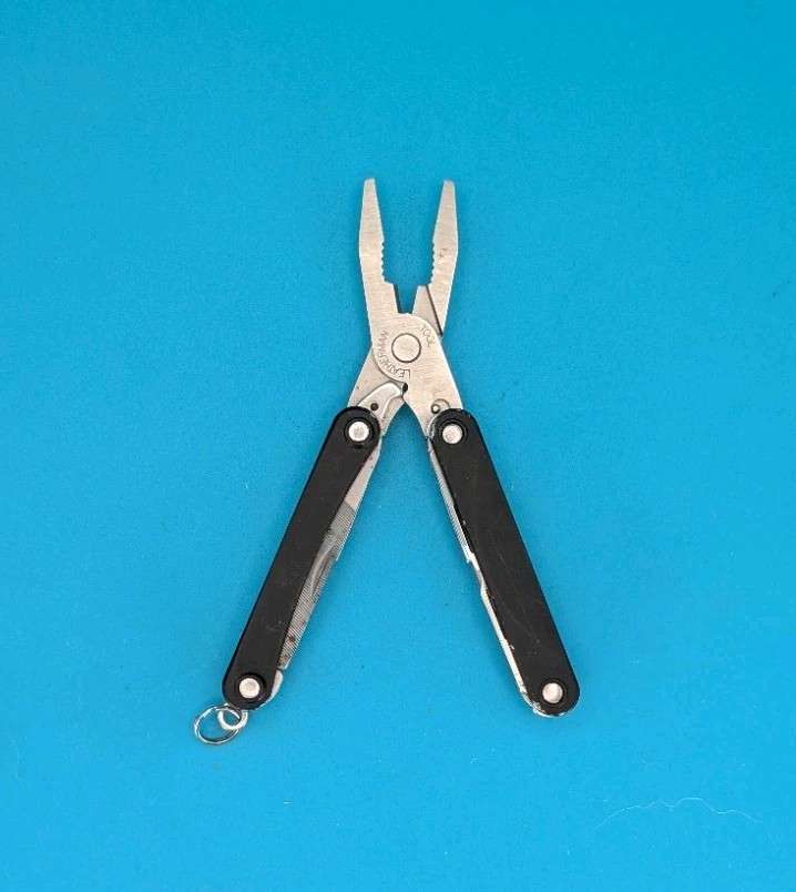 Leatherman SQUIRT PS4 Multi-Tool! BLACK! *broken scissors spring*