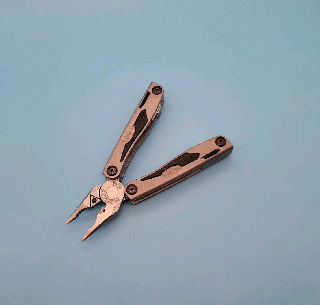 Gerber Urban Legend MP700 Multi-Plier Multi Tool – Pliers, Scissors, Knife