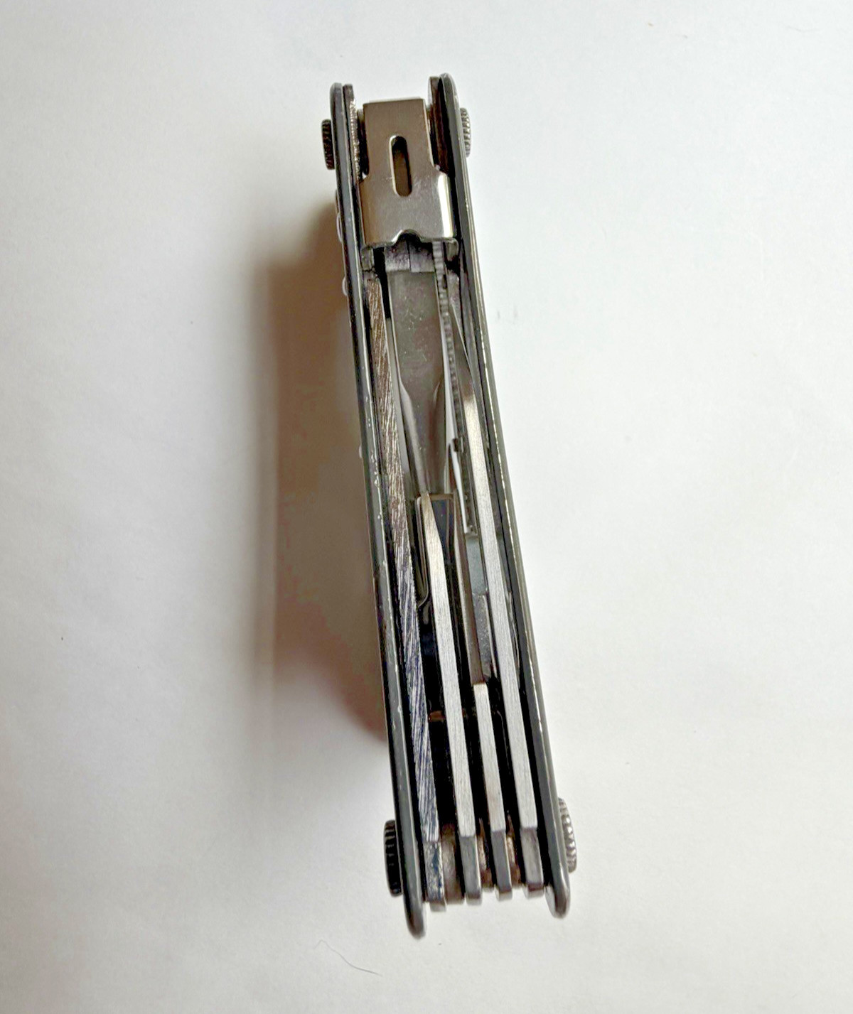 PACIFIC TRAIL Multi-Tool Pocket Knife 14-in-1 Camping Hiking Outdoors Non-Slip