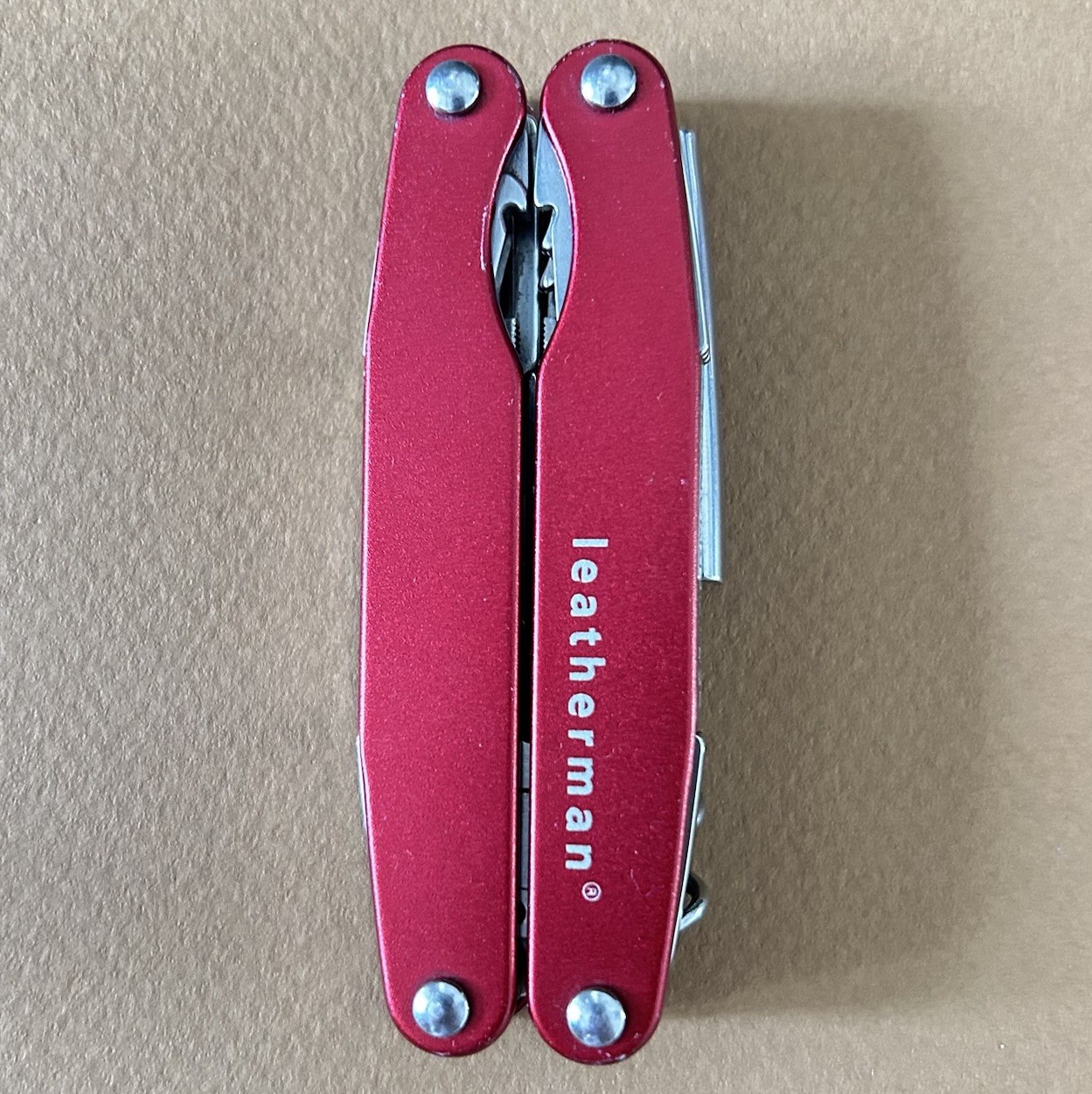 Leatherman Juice C2 Red Multi Tool Pocket Knife Corkscrew Compact EDC Retired
