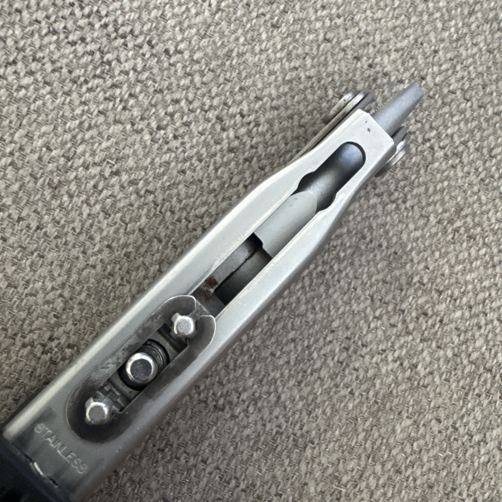 Gerber Multi-Tool MP 600 Silver & Camo carrying case Needle Nose