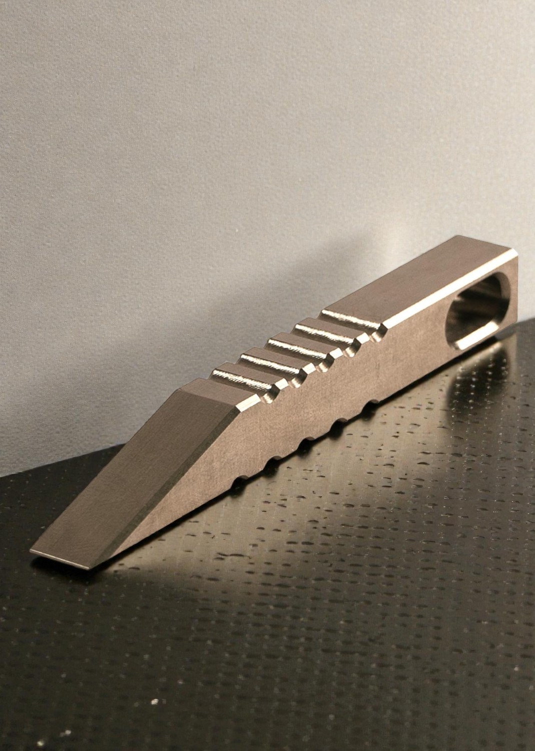 HighLine Precision Multi Tool EDC Pry Bar Keychain – Everyday Carry Mini Pry Bar