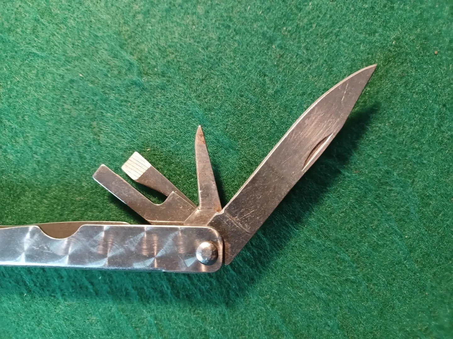 Sheffield no: 12000, 12 In 1 Multi tool