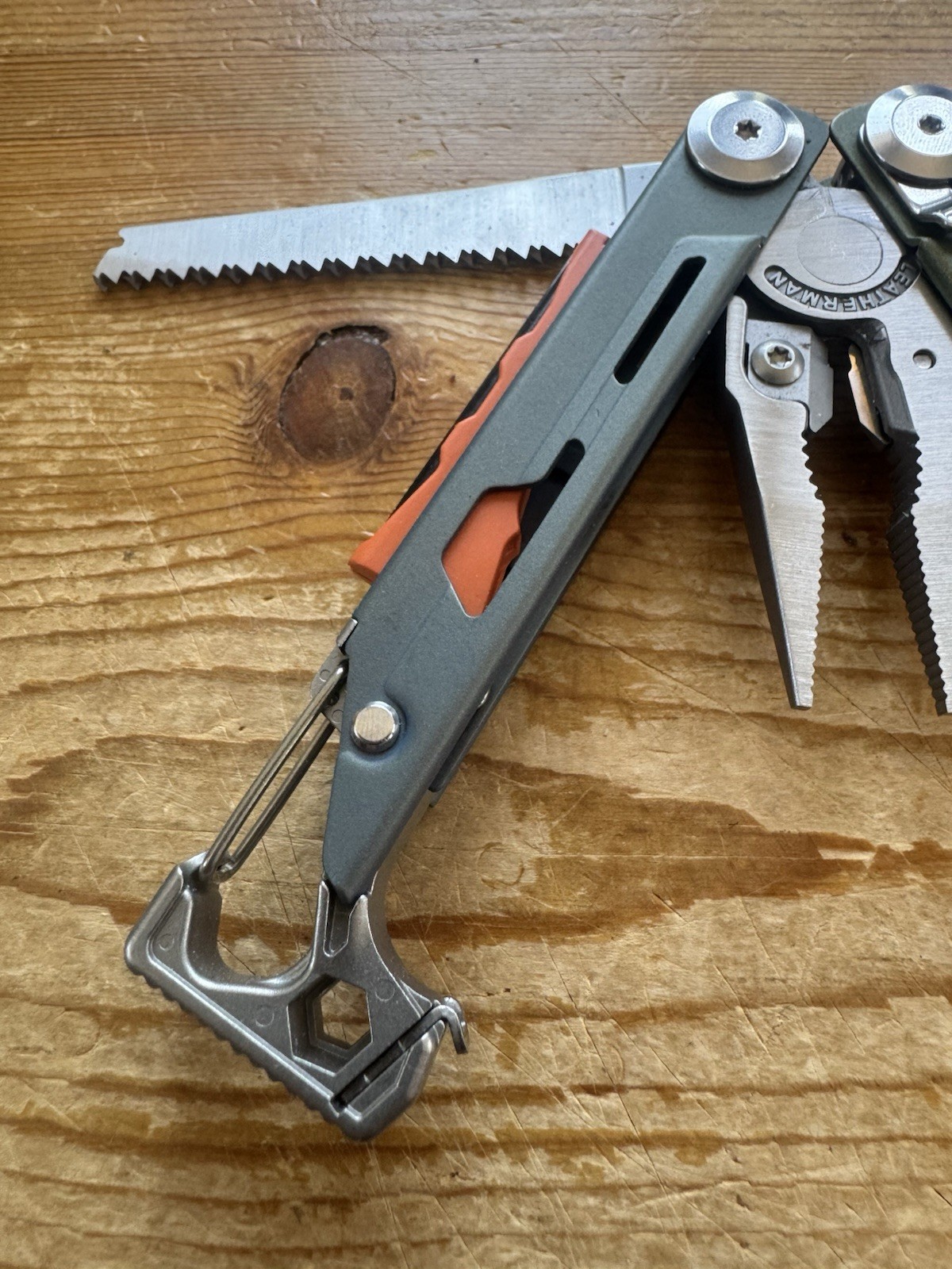 Leatherman Signal Multi-Tool Thunderscape – Excellent