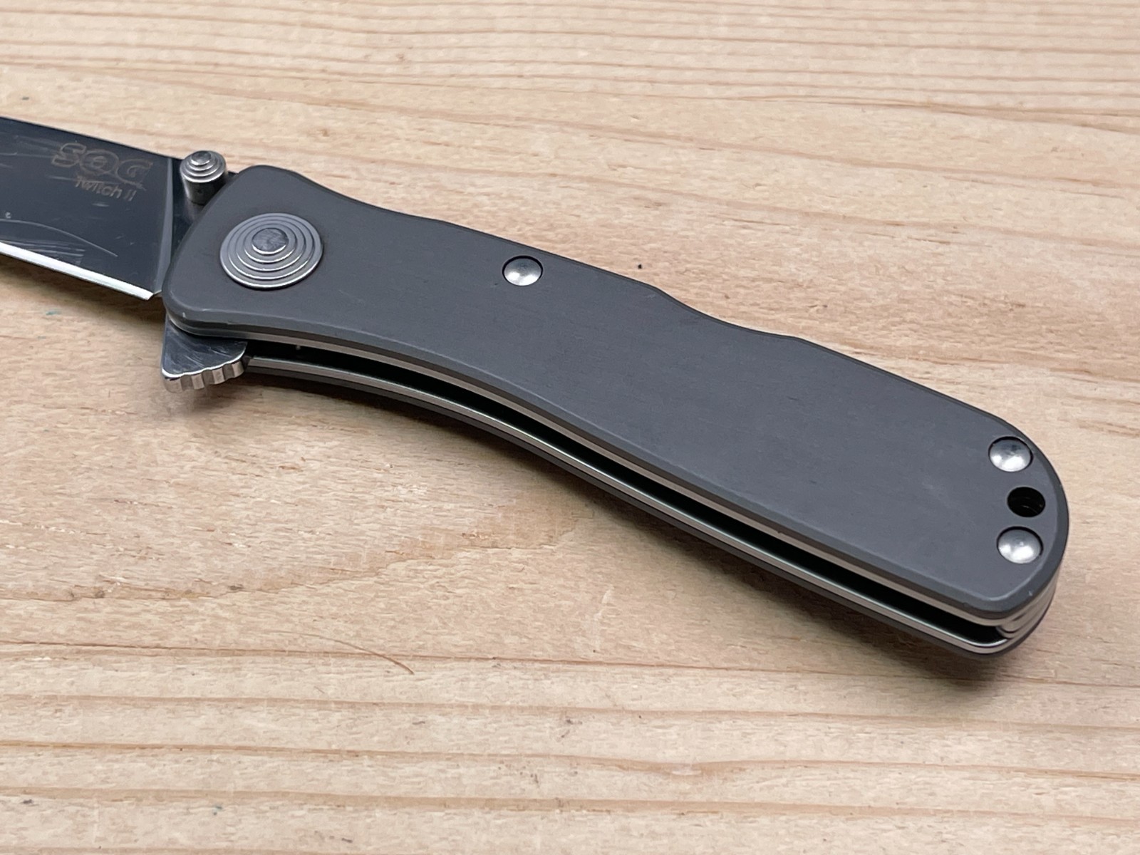SOG Twitch II A/O Flipper 2.65″ Plain Blade Folding Pocket Knife Aluminum Handle