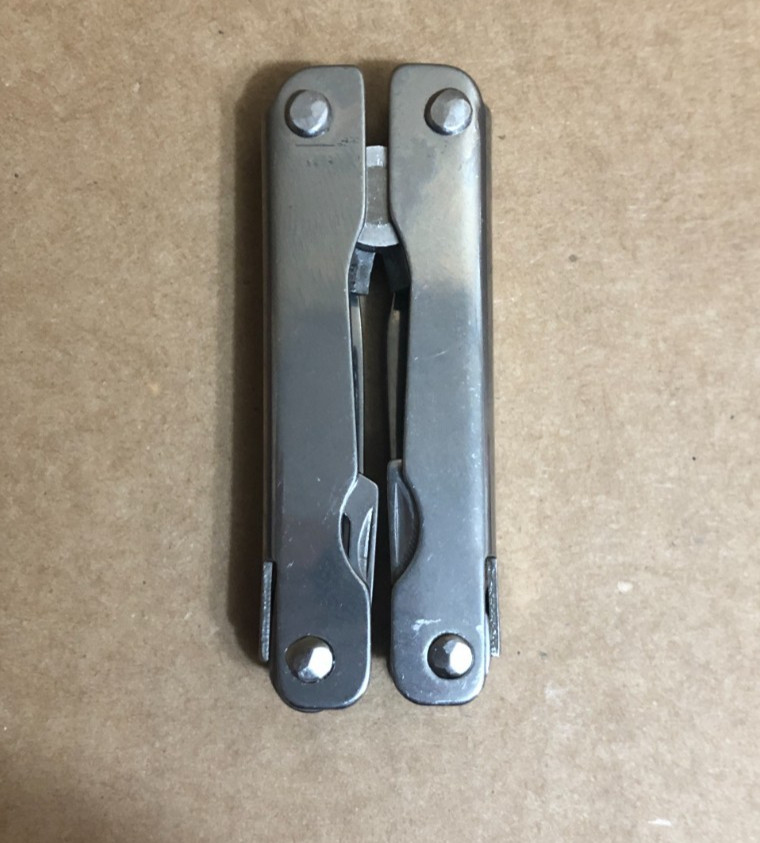 2.5″ Stainless Steel Pocket Multitool 6 in 1, Pliers, Knife, & More**