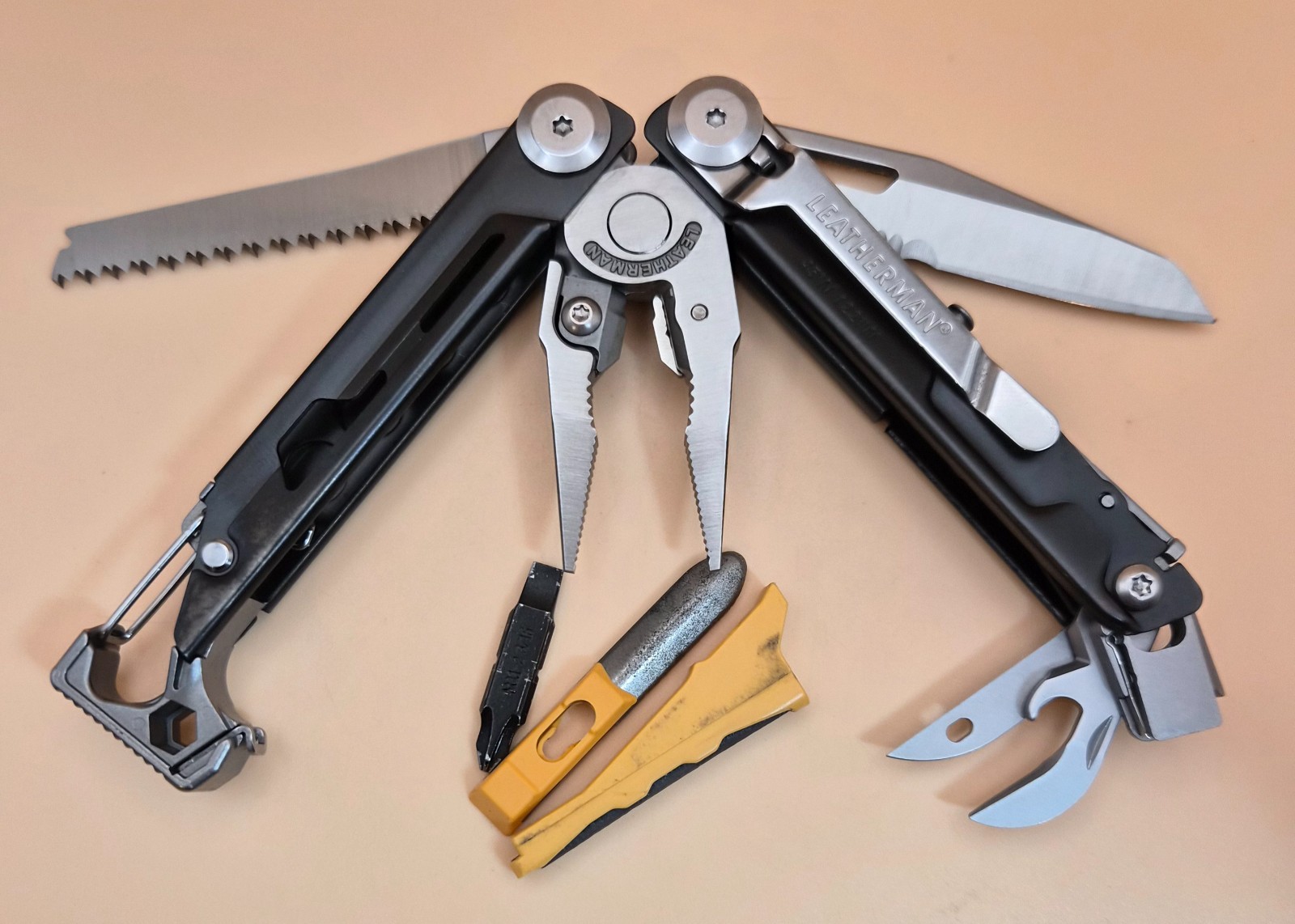Leatherman SIGNAL Multi-Tool Black Good Condition (003)