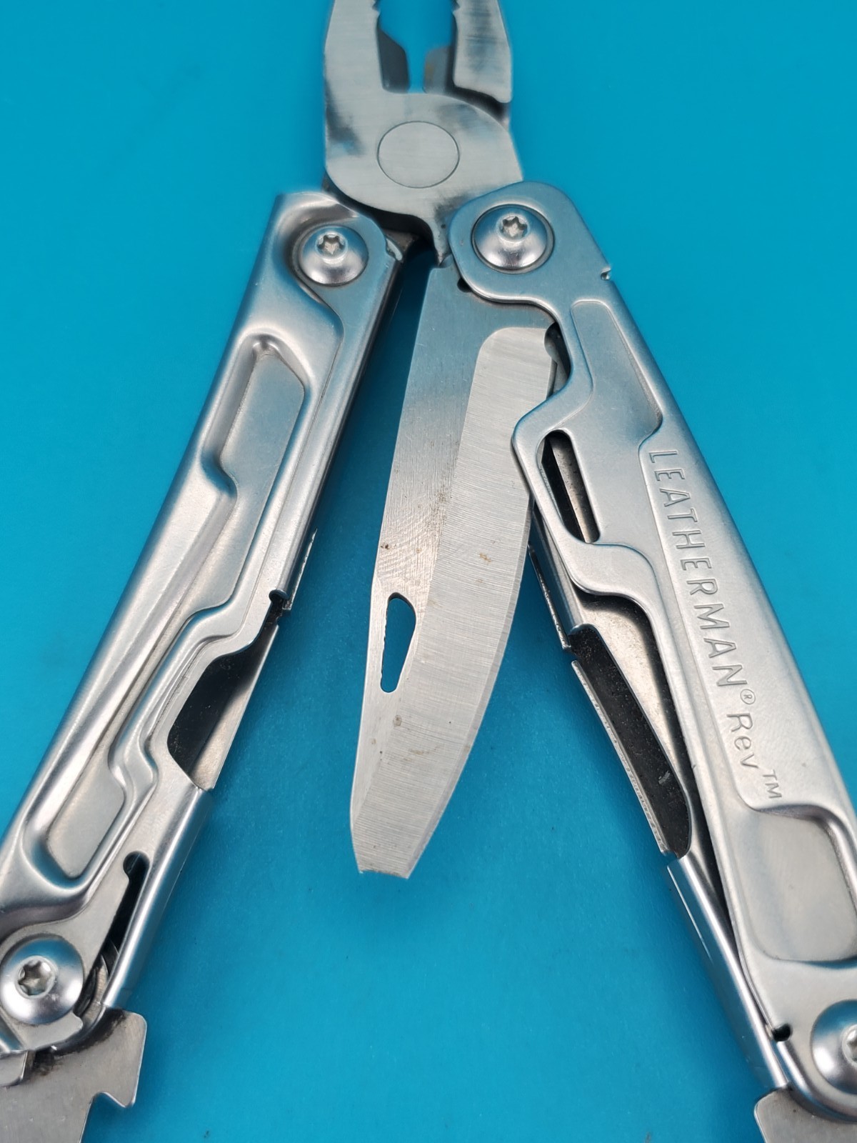 Leatherman Rev 3.8″ Multi-Tool, Stainless! *CHIPPED BLADE TIP*