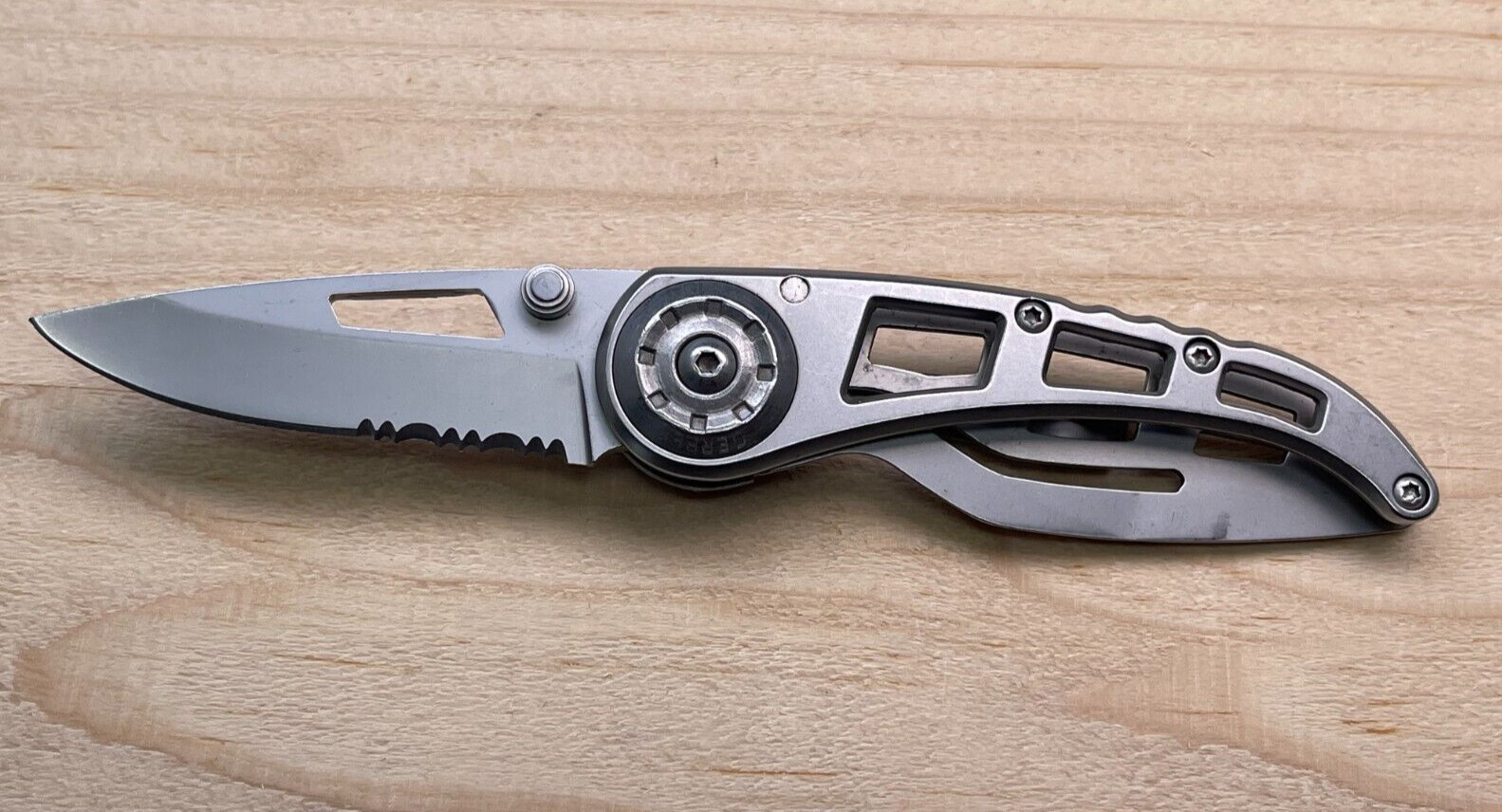 Gerber Ripstop I Folding Pocket Knife – Frame Lock, Combo Serrated Blade
