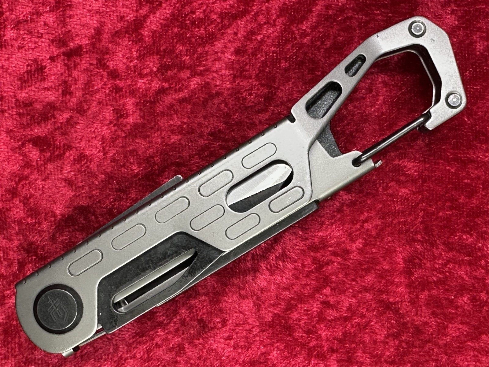 Gerber StakeOut Graphite Multi-Tool 10 Function 9 Tools Knife Carabiner (587)