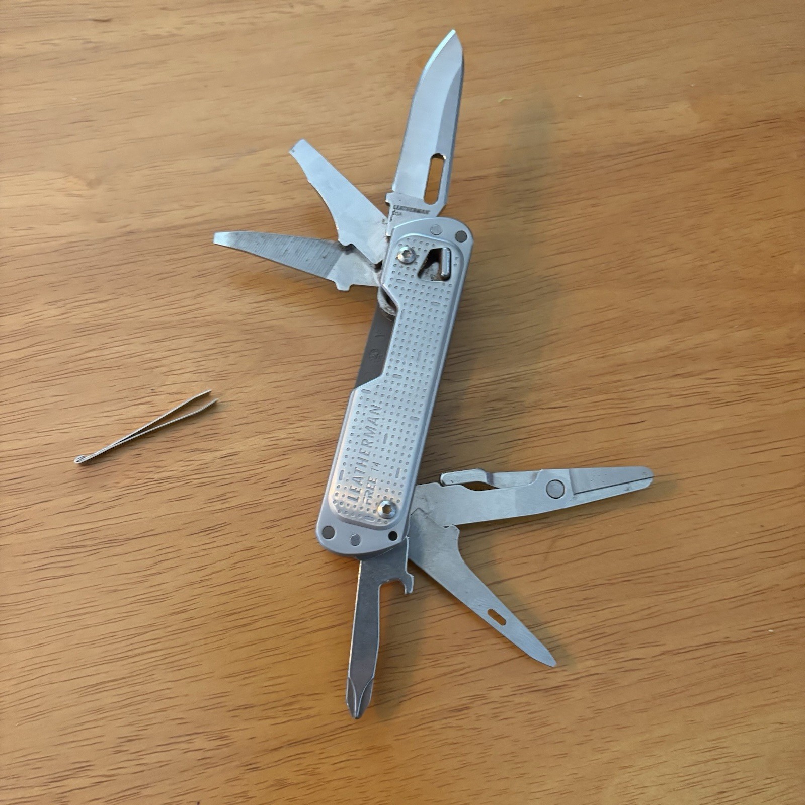 Leatherman FREE T4 Pocket Knife Multi-tool! Stainless! RETIRED!