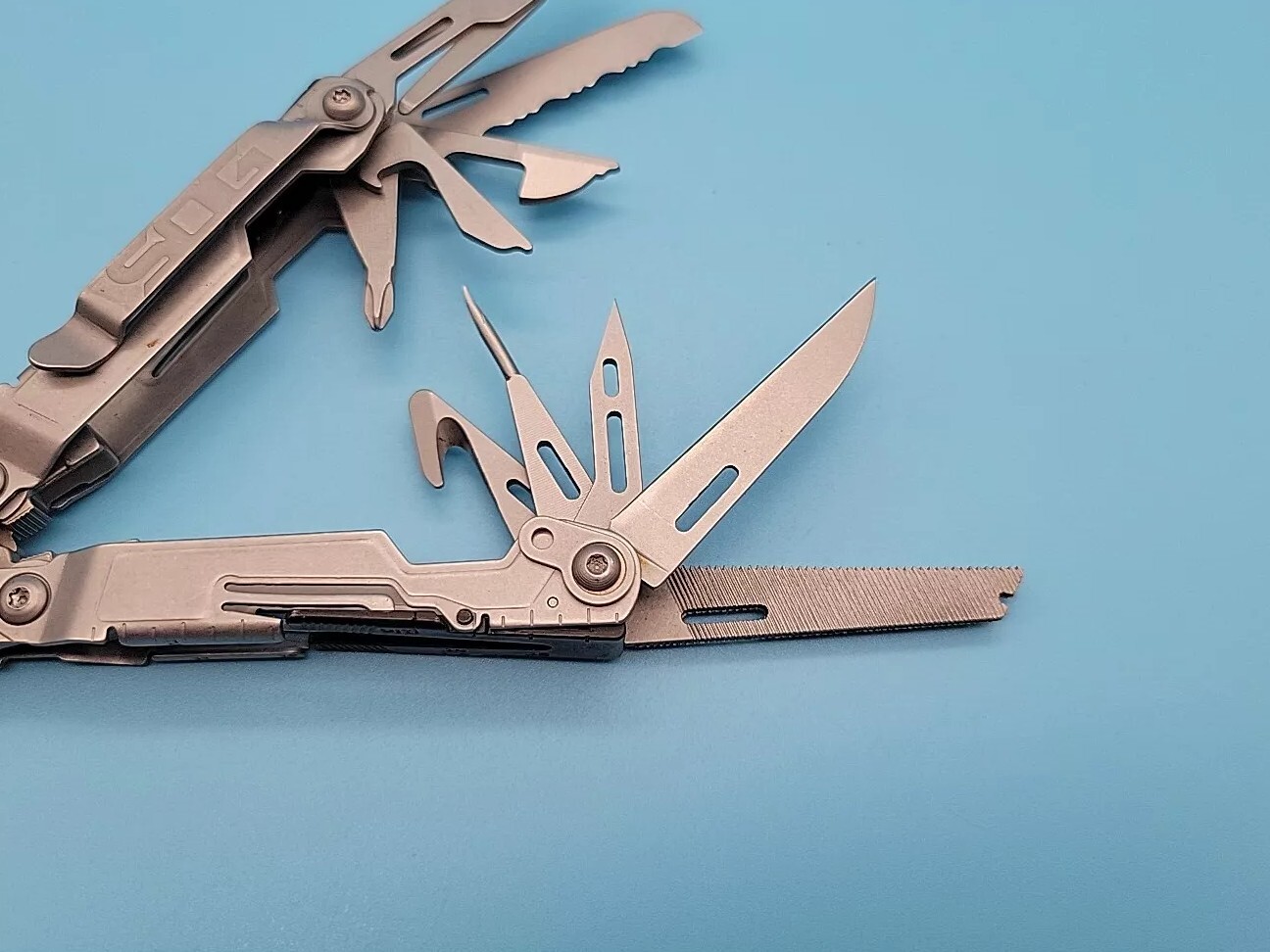 SOG PowerPint Multi-Tool – 18 Tools – Stone Wash – Screwdrivers, Pliers, Knife