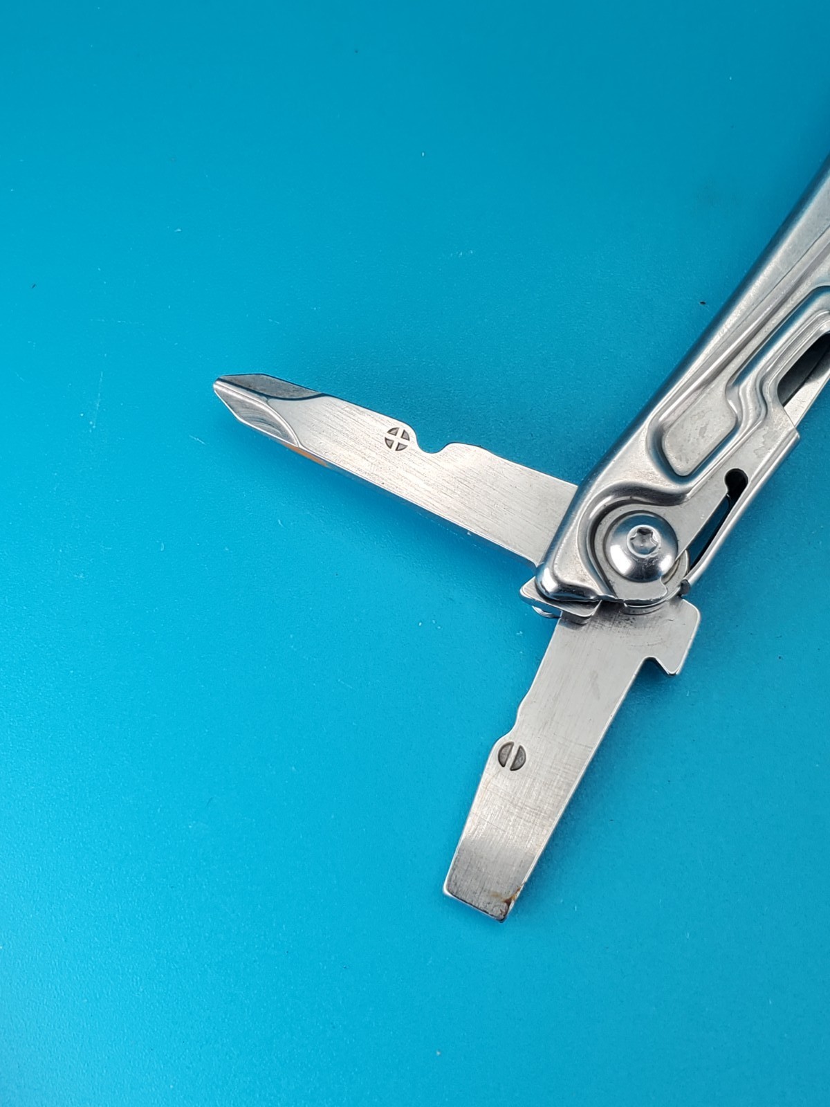 Leatherman Rev 3.8″ Multi-Tool, Stainless! *SOME RUST ON ITEM*