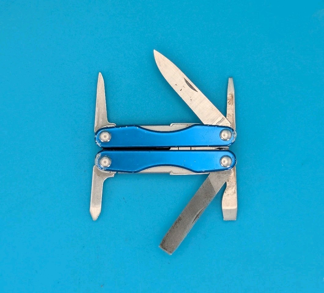 Leatherman Squirt P4 Multi-Tool, Key Ring, Retired, BLUE!