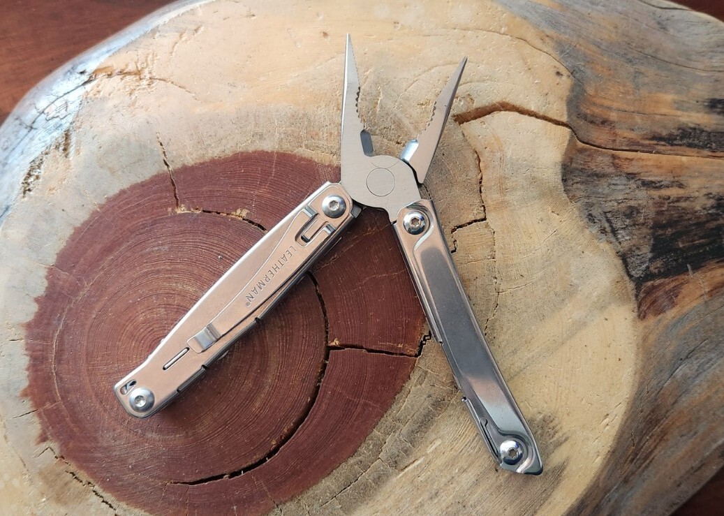 Leatherman Bolster Multi-Tool, Knife, Pliers w/Nylon Sheath – Great T89