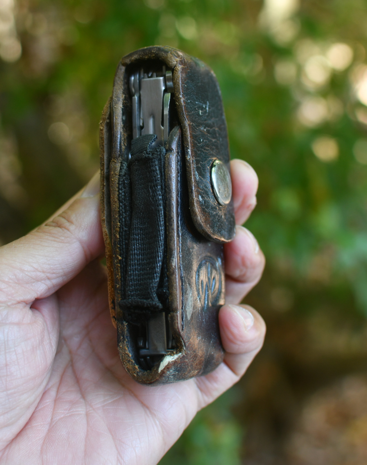 LeatherMan Wave Pocket Knife  Blades Rust