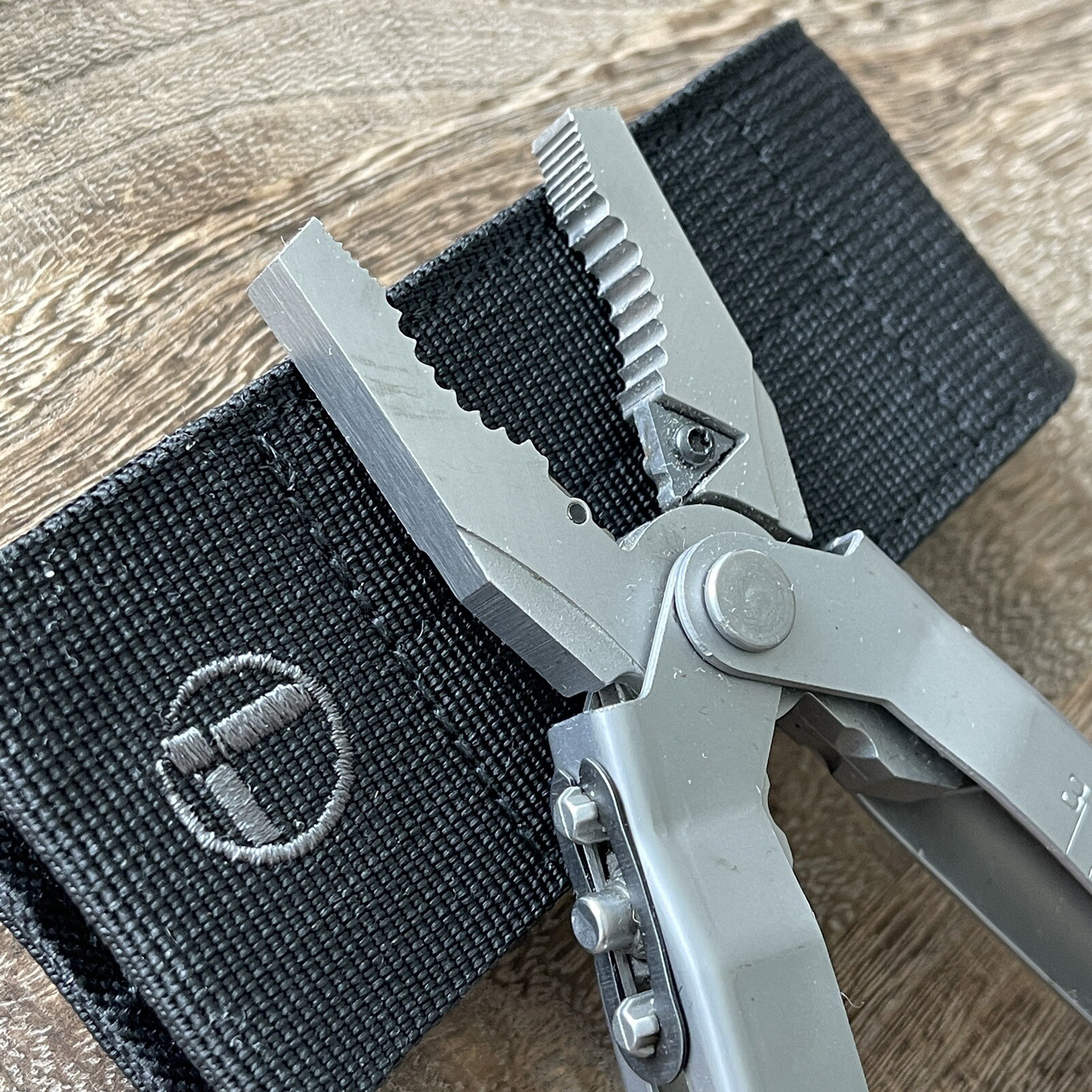 Gerber MP600 Blunt nose Multi-Plier with Molle sheath. Regular grey stainless