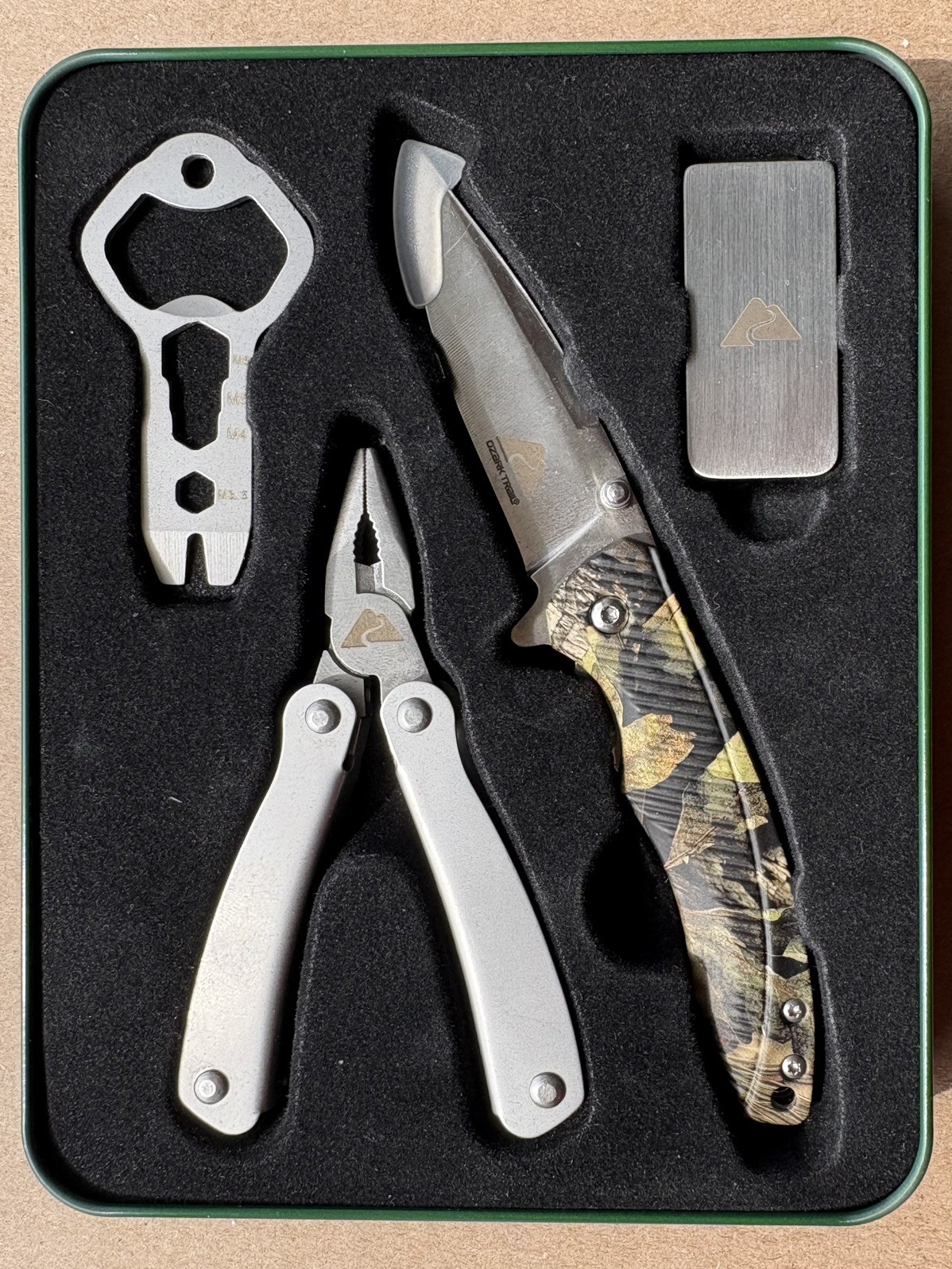 Ozark Trail Outdoor Equipment 4 Piece Combo Set Knife Multi tool Money Clip &Tin