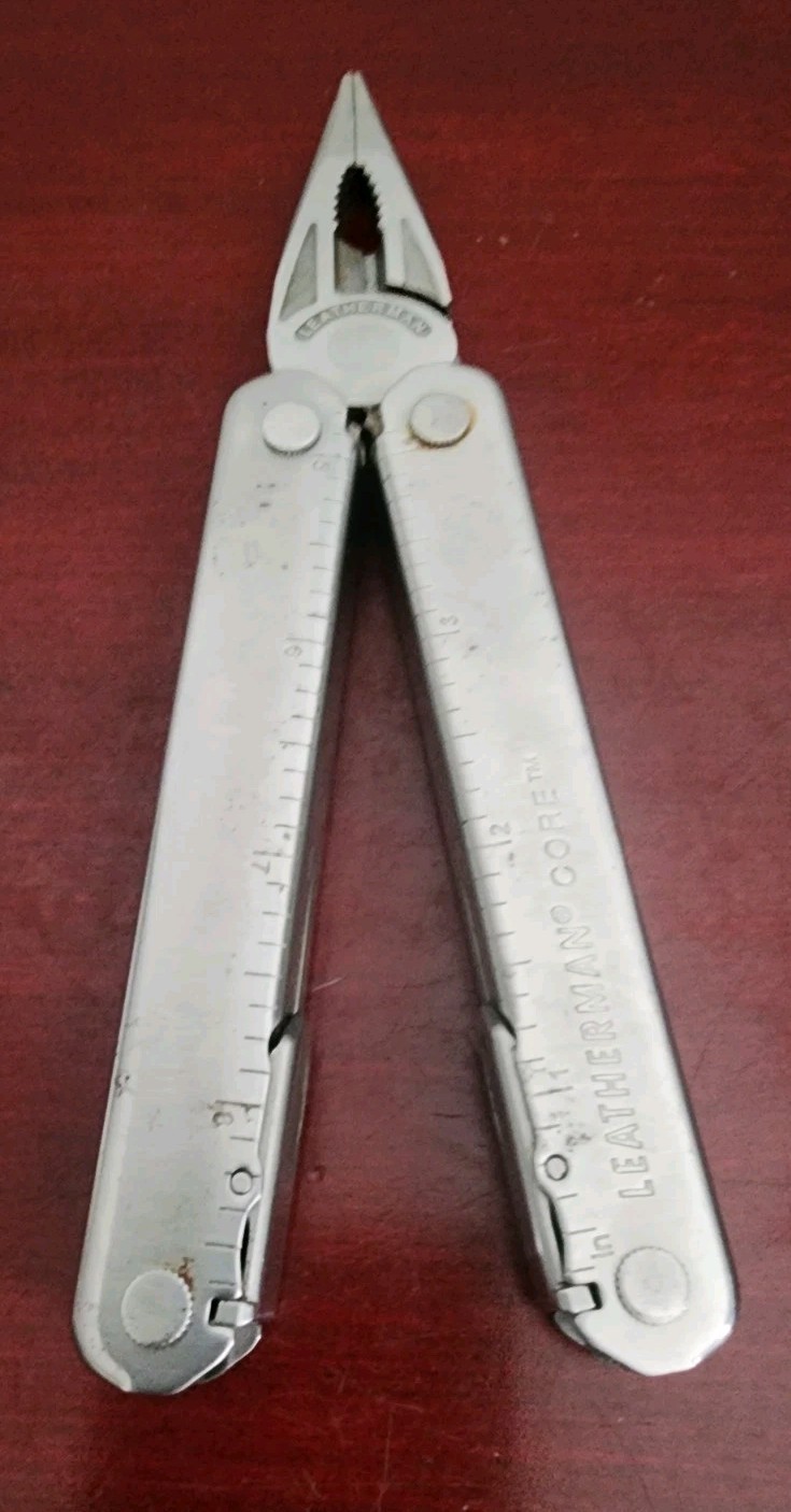 RETIRED 2009 COLLECTIBLE LEATHERMAN CORE MULTI-TOOL