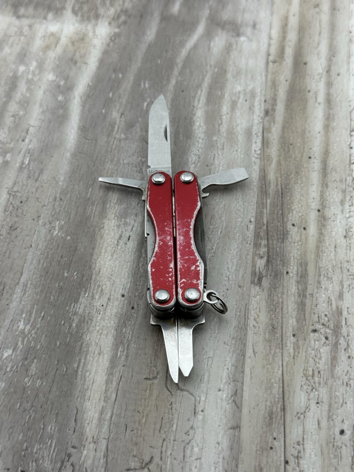 Leatherman Squirt P4 Keychain Multitool Pliers Red Aluminum