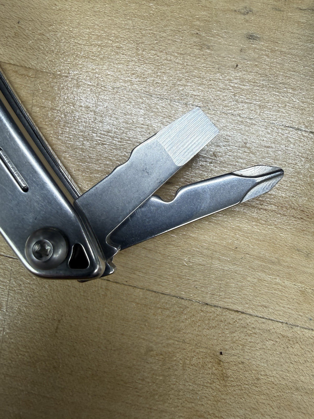 Leatherman Wingman With Clip & Carry Carbon Fiber Sheath