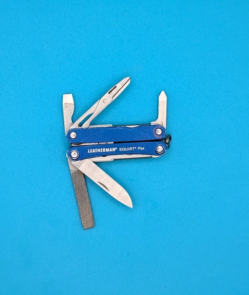Leatherman SQUIRT PS4 Multi-Tool! BLUE! *broken scissors spring*