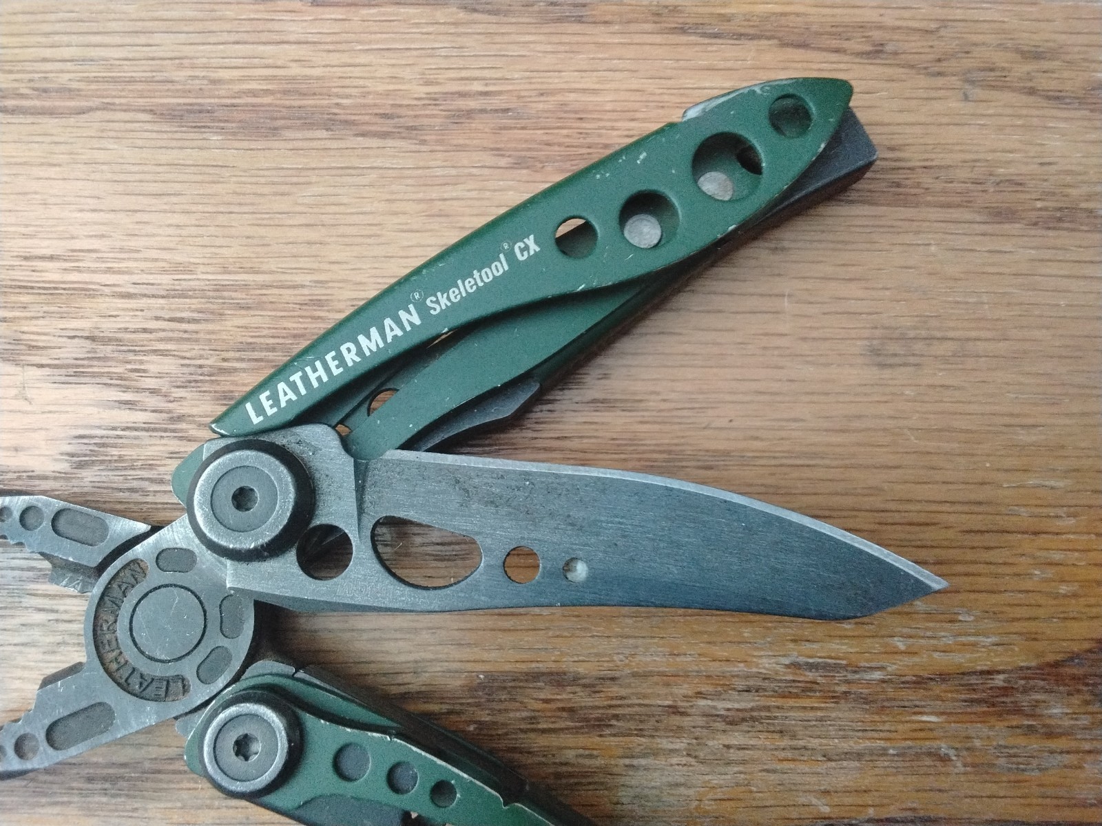 Leatherman Skeletool CX Multitool Plain Edge Knife Green User Missing Bit A