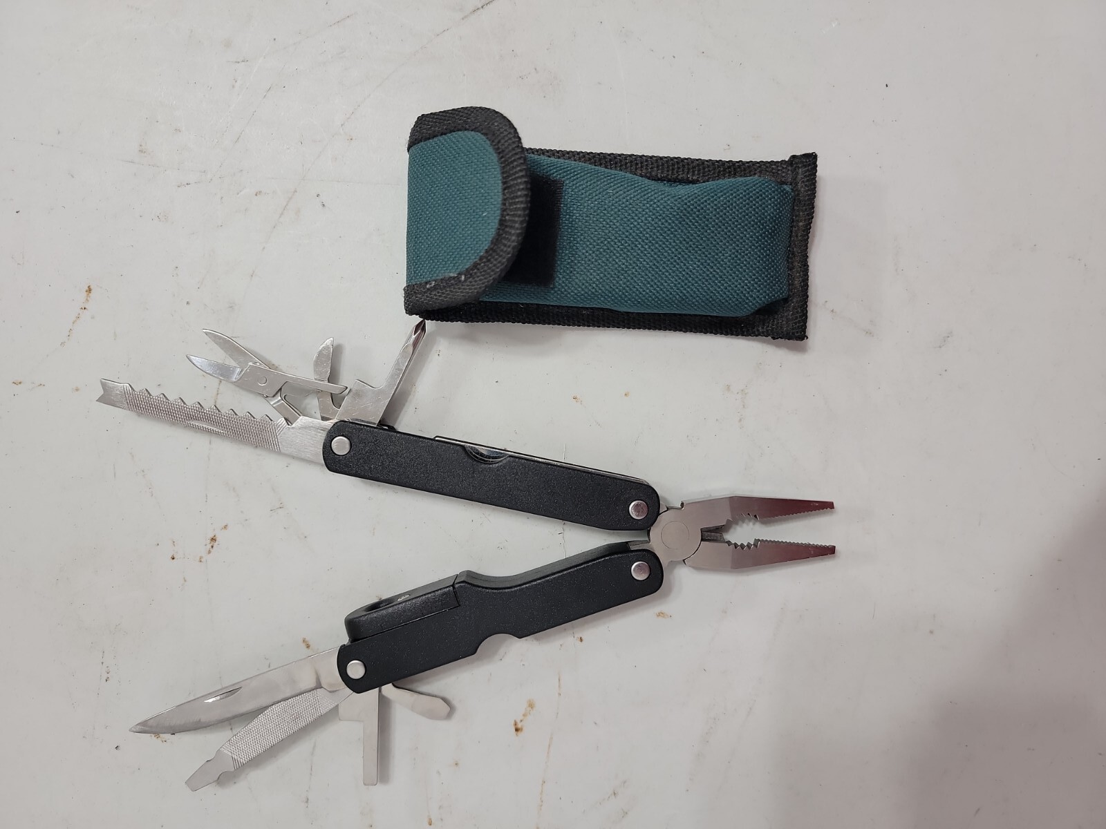 Pocket Multi Tool Knife Multi Function Pliers w/ Sheath Outdoor Survival
