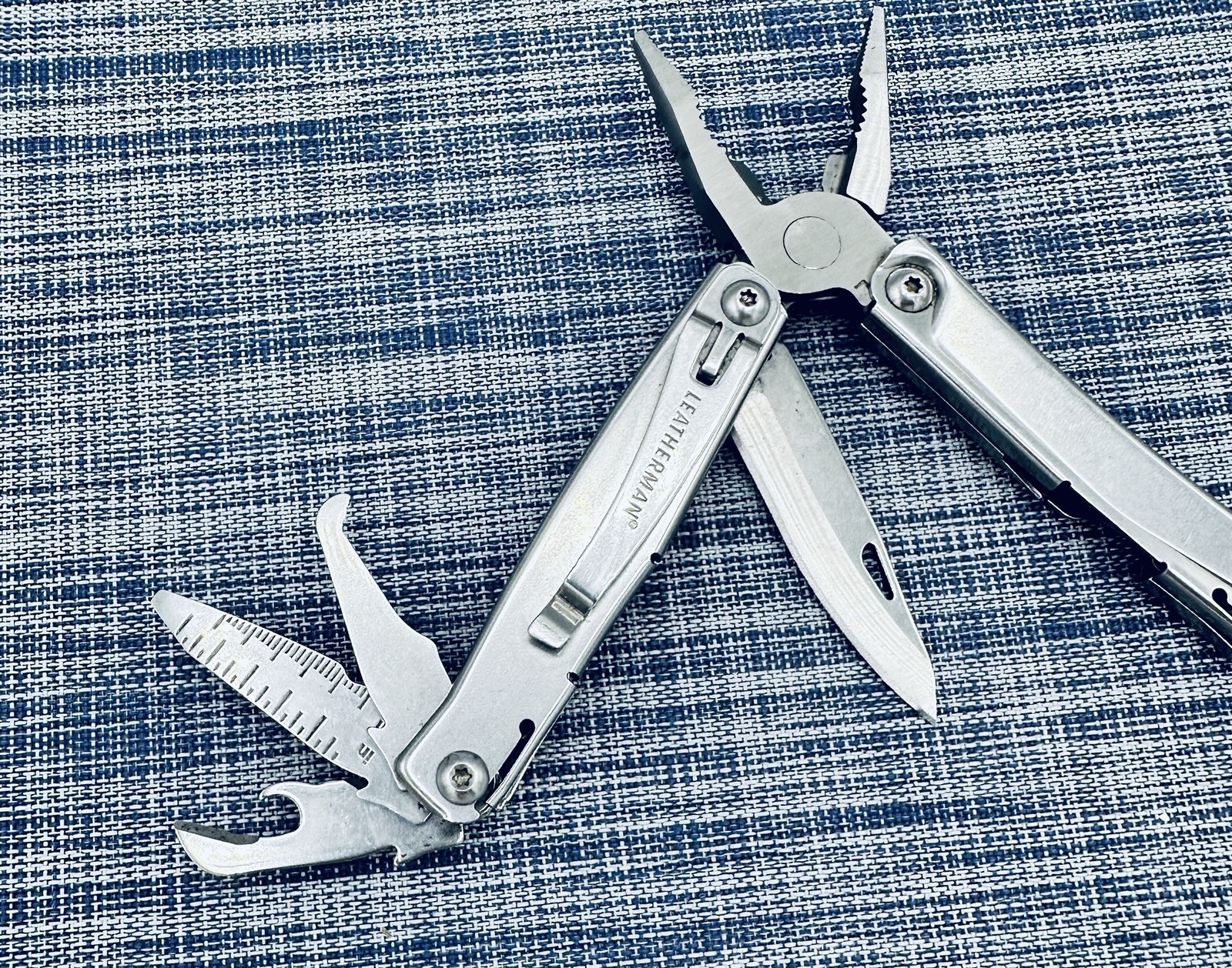 Leatherman Rev Multi Tool Knife Pliers Screwdrivers Blade – Good Condition