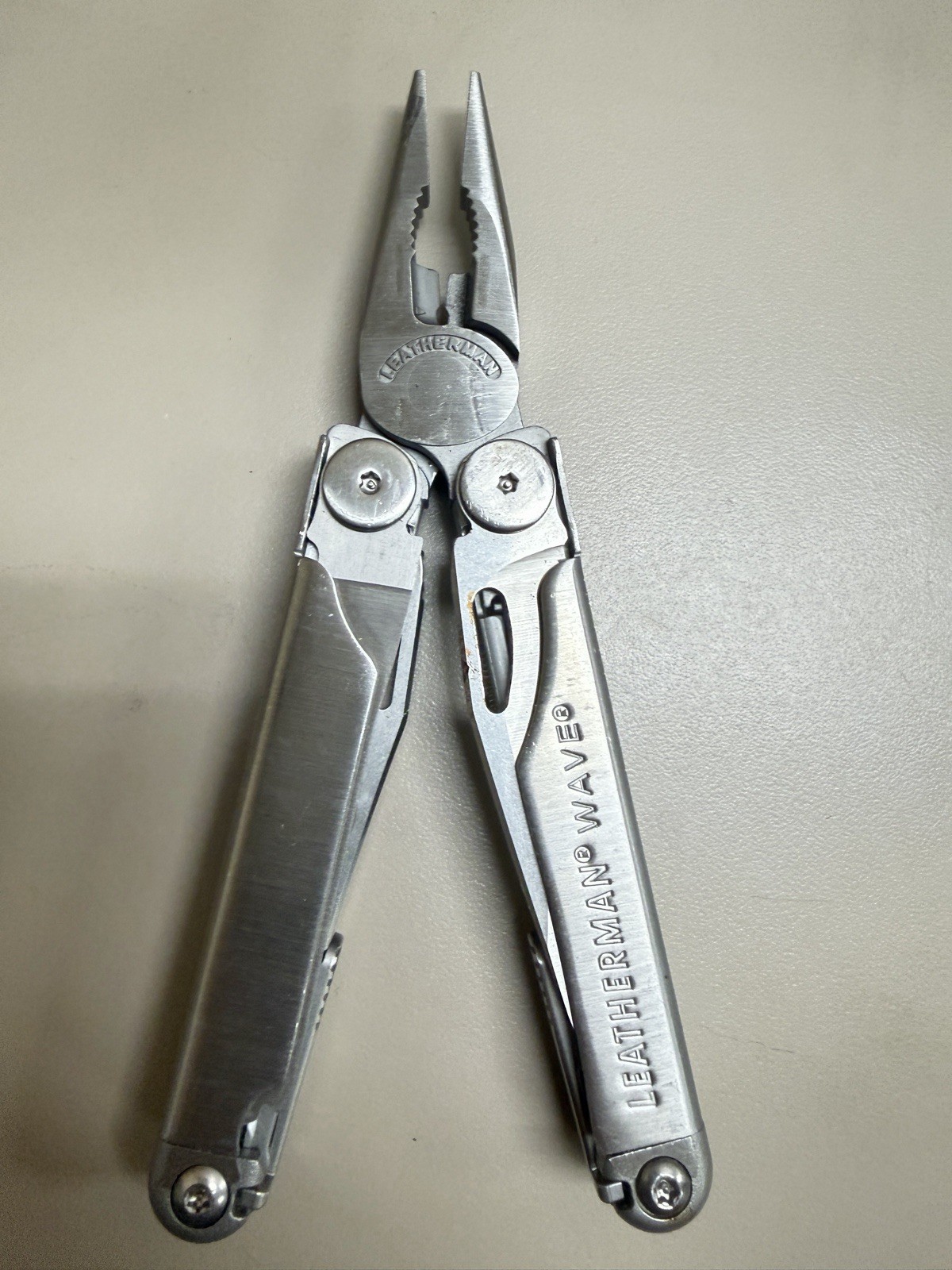Leatherman Wave Multi-Tool Stainless Steel Pliers Knife with Screwdriver