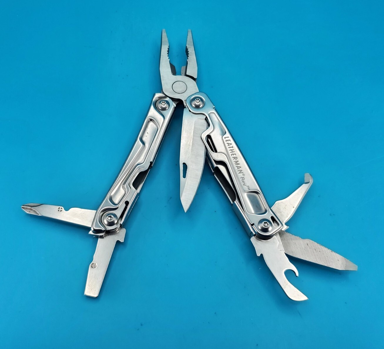 Leatherman Rev 3.8″ Multi-Tool, Stainless! *MINOR RUST ON ITEM*