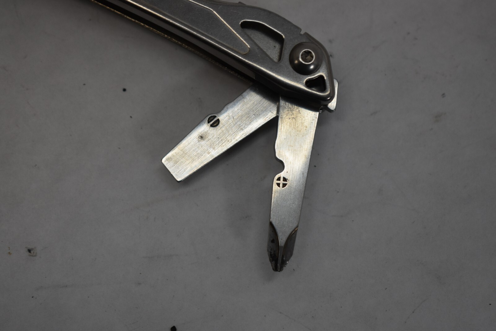 Leatherman Wingman Multi Tool Combo Knife Pliers File Scissors Drivers Openers