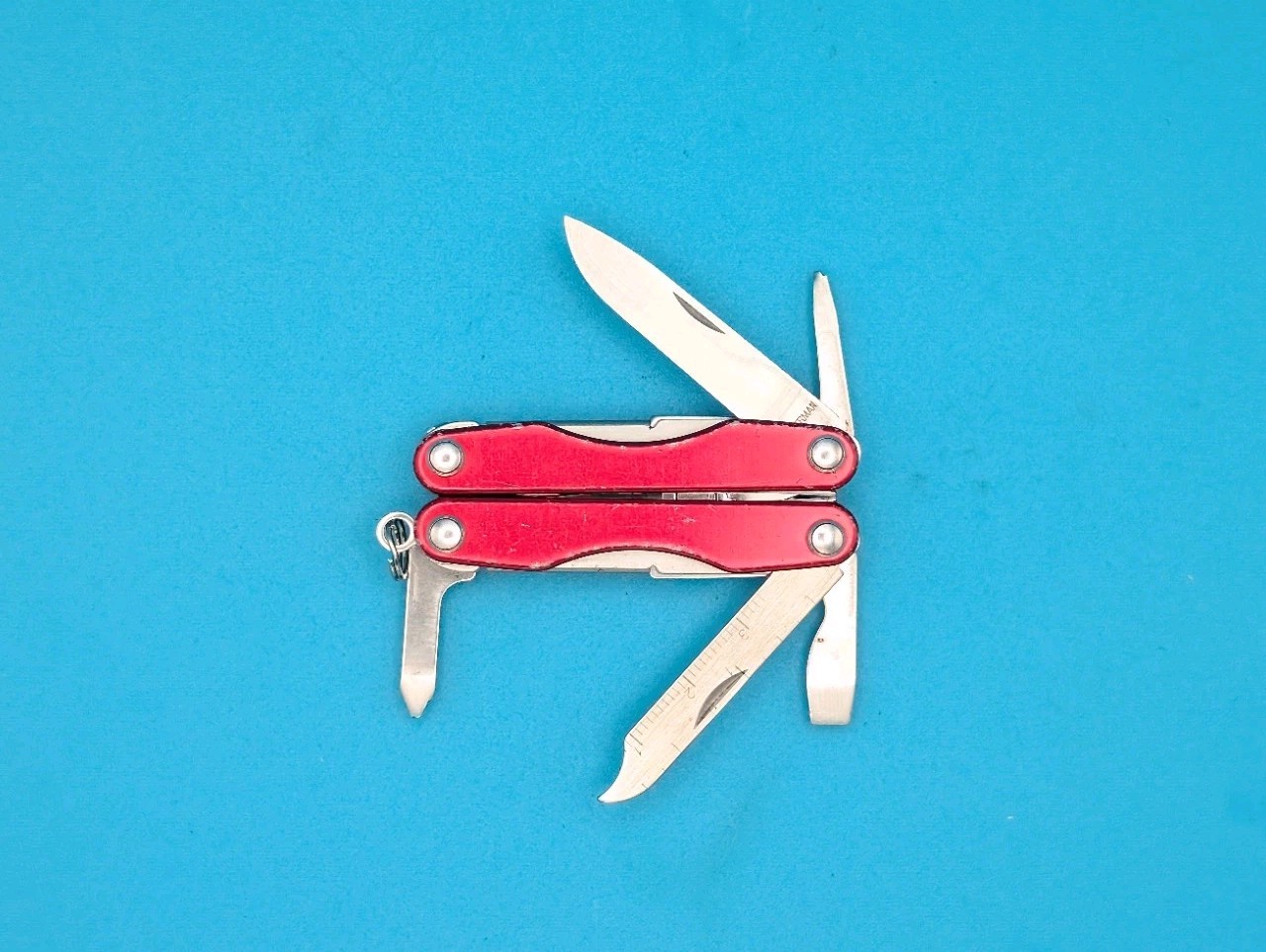 Leatherman “Squirt S4” Stainless Steel Multi Tool – RED!